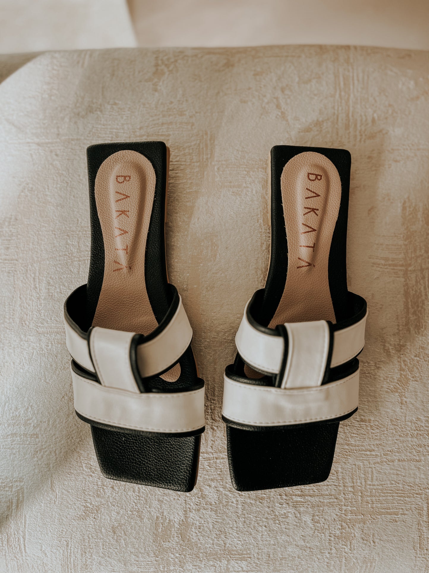 ATENEA FLATS NEGRAS
